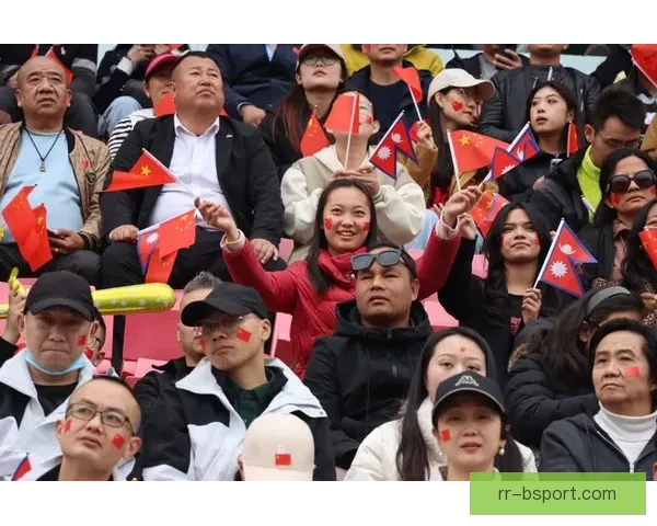 女足球迷文化不断发展打造独特观赛氛围与多样助威方式