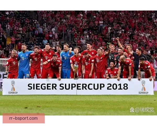 巴塞罗那宣布新赛季继续沿用经典红蓝主场配色延续辉煌传统